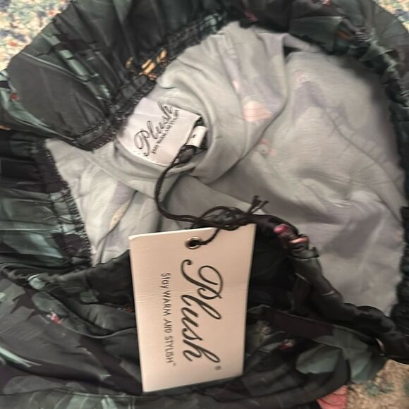 NWT Plush Pajama Set Jungle Pattern long Sleeve Top and long pants ~silky - Picture 4 of 5